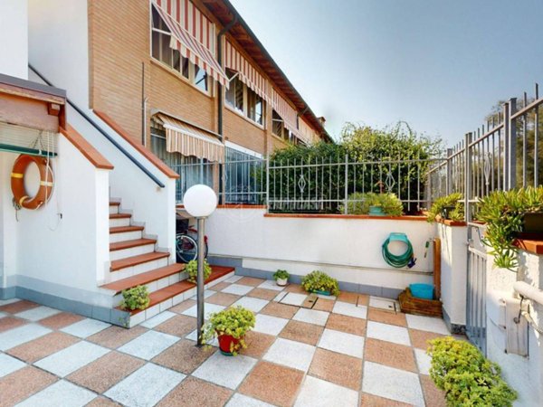 casa indipendente in vendita a Comacchio in zona Lido degli Estensi