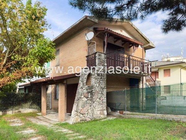 casa indipendente in vendita a Comacchio in zona Lido delle Nazioni