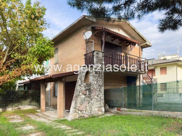 casa indipendente in vendita a Comacchio in zona Lido delle Nazioni