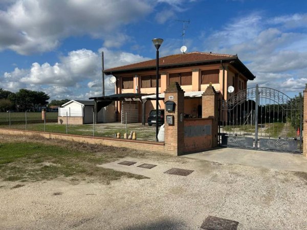 casa indipendente in vendita a Comacchio in zona San Giuseppe