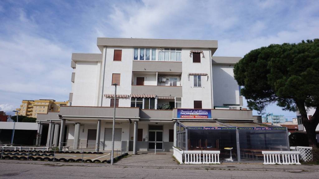 appartamento in vendita a Comacchio in zona Lido degli Scacchi