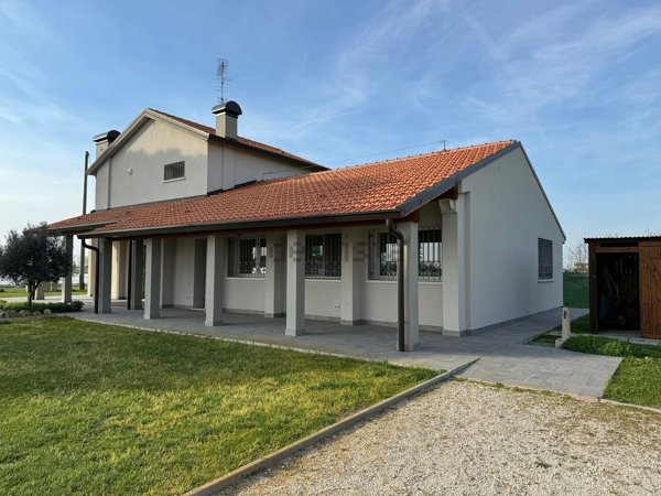 casa indipendente in vendita a Comacchio in zona Lido di Volano