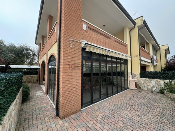 casa indipendente in vendita a Comacchio in zona Lido degli Scacchi