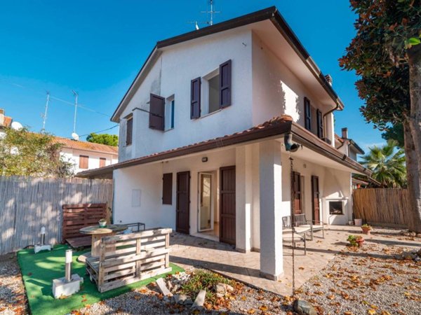 casa indipendente in vendita a Comacchio in zona Lido delle Nazioni