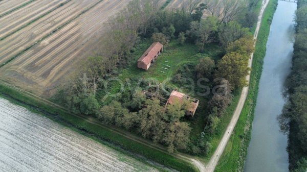 locale di sgombero in vendita a Comacchio in zona San Giuseppe