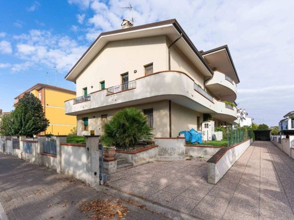 casa indipendente in vendita a Comacchio in zona San Giuseppe