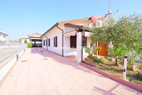 casa indipendente in vendita a Comacchio in zona Lido di Pomposa