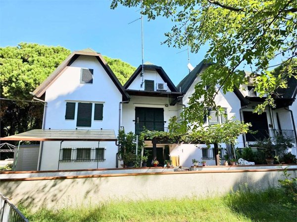 casa indipendente in vendita a Comacchio in zona Lido degli Estensi
