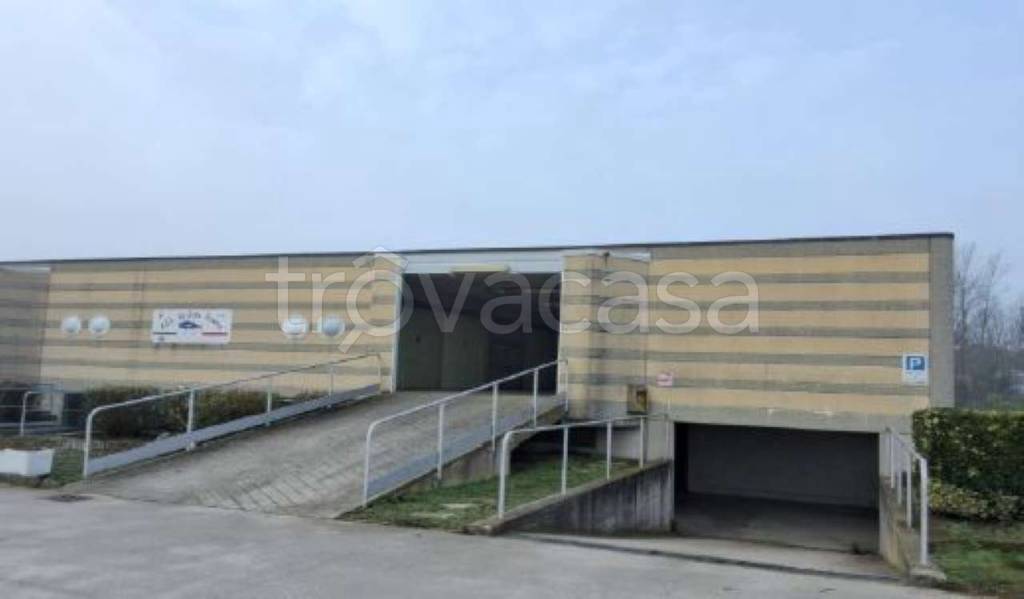 locale di sgombero in vendita a Comacchio in zona Lido degli Estensi
