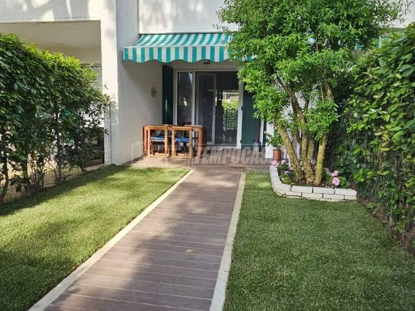 casa indipendente in vendita a Comacchio in zona Lido di Spina