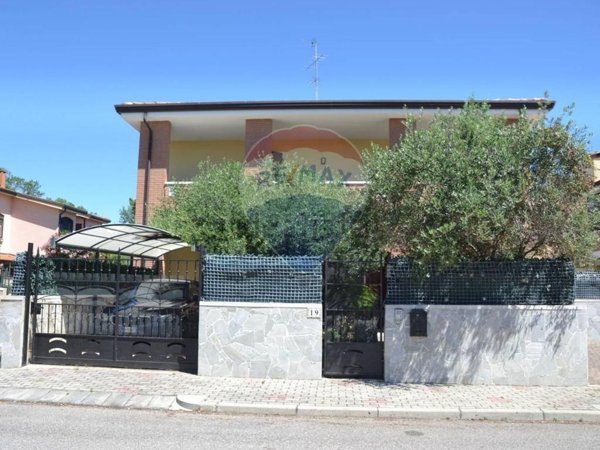 casa indipendente in vendita a Comacchio in zona Lido degli Scacchi