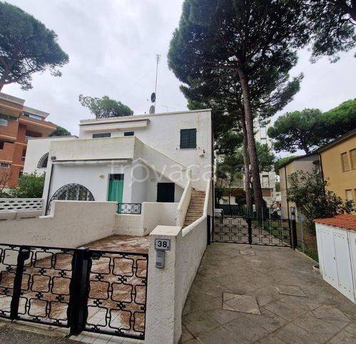 casa indipendente in vendita a Comacchio in zona Lido degli Estensi