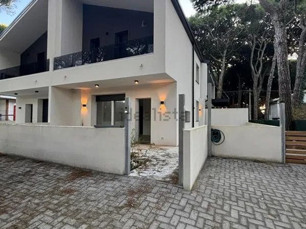 casa indipendente in vendita a Comacchio in zona Lido degli Estensi