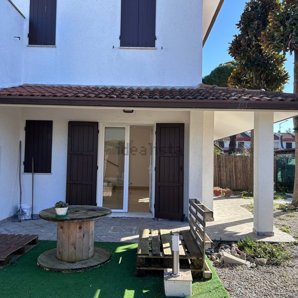 casa indipendente in vendita a Comacchio in zona Lido delle Nazioni
