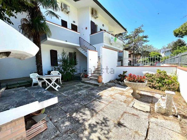 casa indipendente in vendita a Comacchio in zona Lido degli Estensi