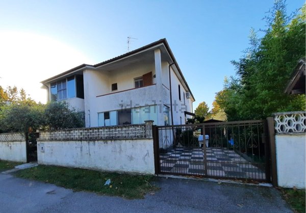 casa indipendente in vendita a Comacchio in zona Lido degli Scacchi