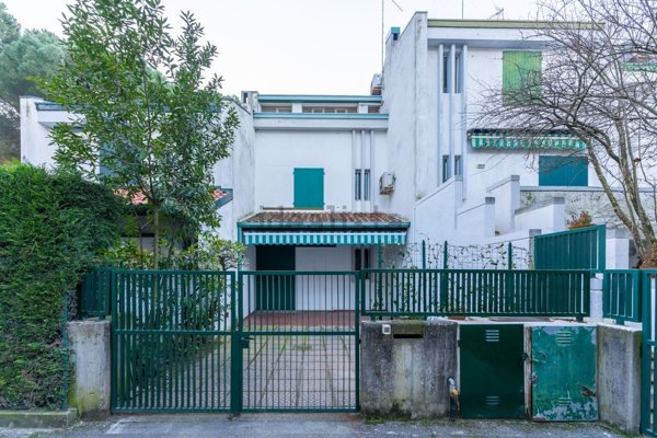 casa indipendente in vendita a Comacchio in zona Lido degli Estensi