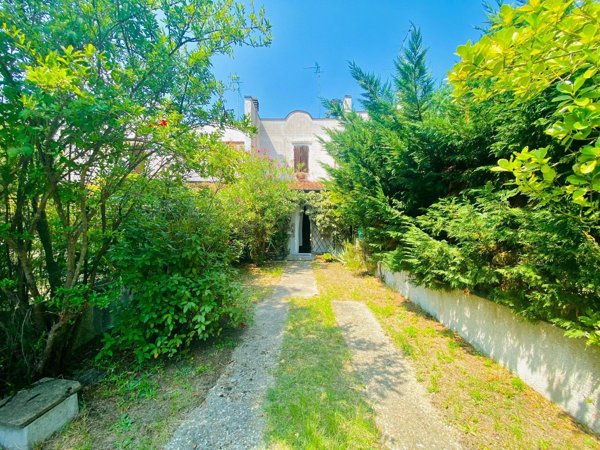casa indipendente in vendita a Comacchio in zona Lido di Spina