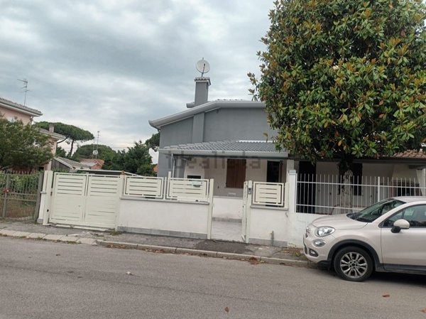 casa indipendente in vendita a Comacchio in zona Lido di Volano