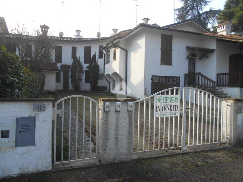 casa indipendente in vendita a Comacchio in zona Lido delle Nazioni