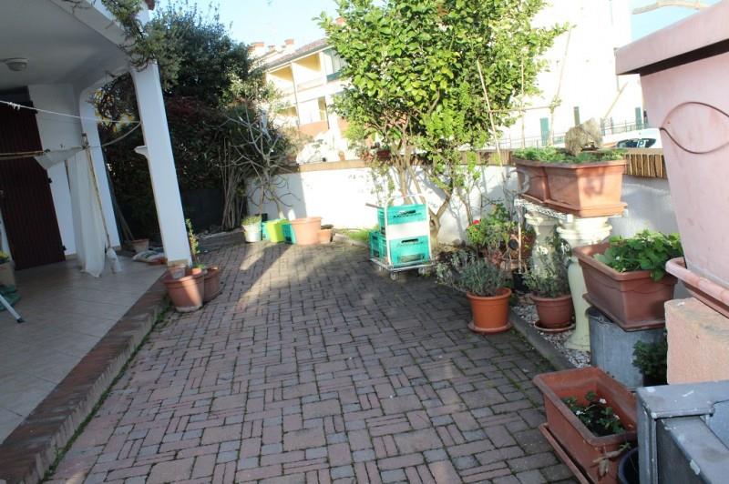casa indipendente in vendita a Comacchio in zona Lido degli Estensi