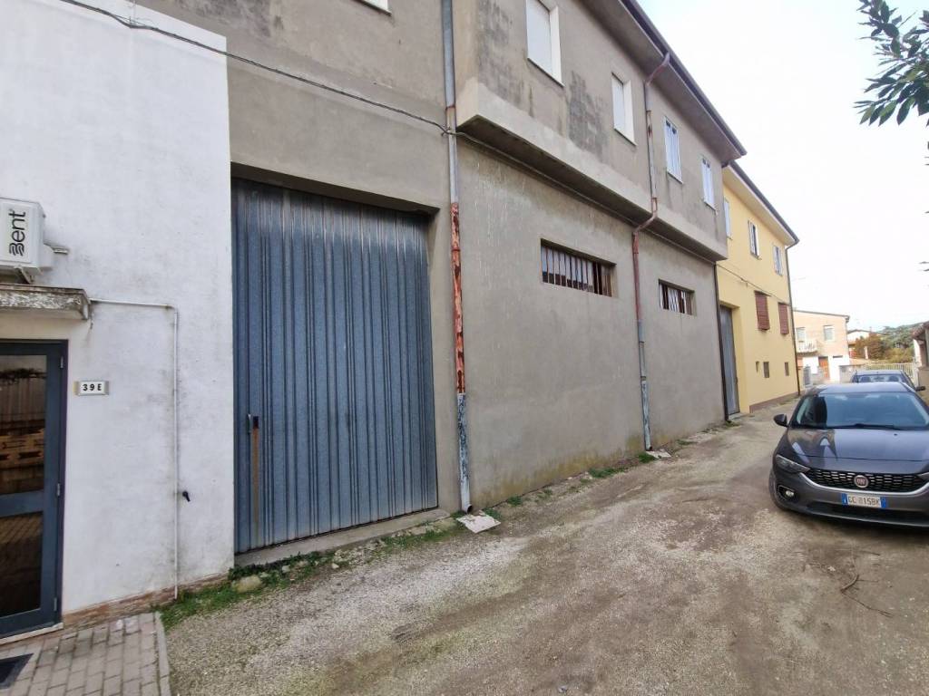 locale di sgombero in vendita a Comacchio in zona San Giuseppe