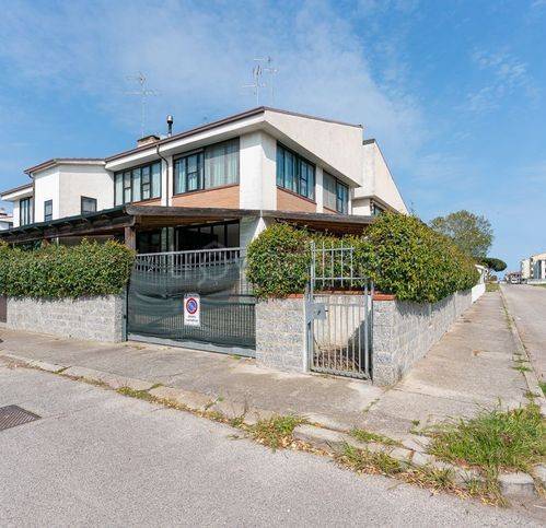 casa indipendente in vendita a Comacchio in zona Porto Garibaldi