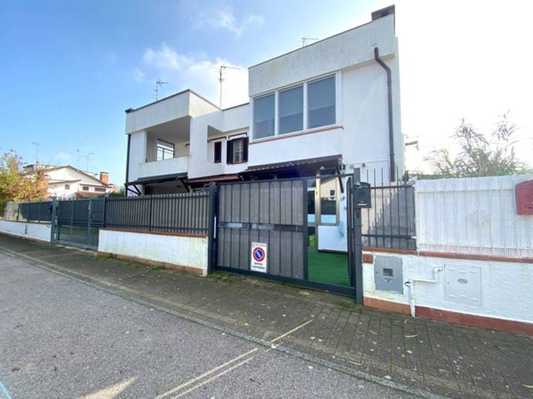 casa indipendente in vendita a Comacchio in zona Lido delle Nazioni