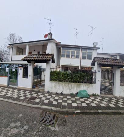 casa indipendente in vendita a Comacchio in zona Lido degli Scacchi
