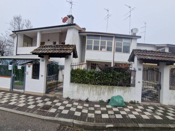 casa indipendente in vendita a Comacchio in zona Lido degli Scacchi