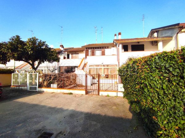 casa indipendente in vendita a Comacchio in zona Lido degli Scacchi