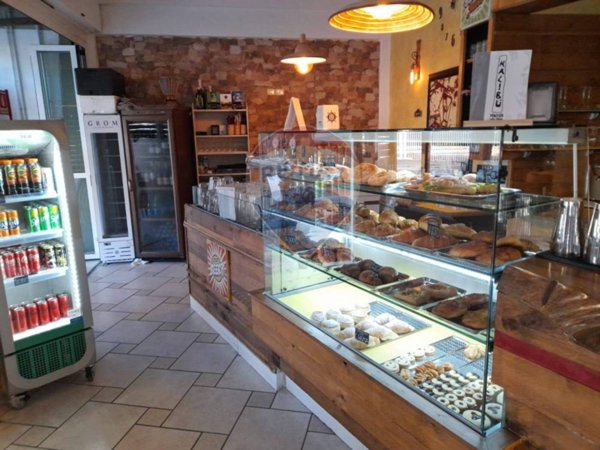 negozio in vendita a Comacchio in zona Lido di Spina