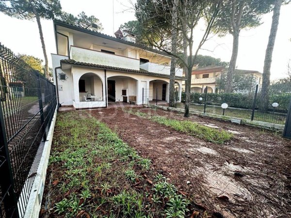 casa indipendente in vendita a Comacchio in zona Lido degli Estensi