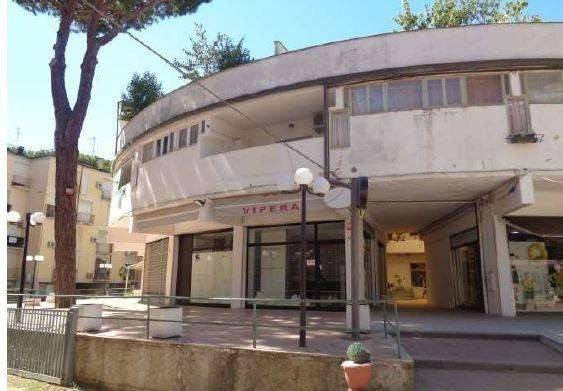 negozio in vendita a Comacchio in zona Lido degli Estensi