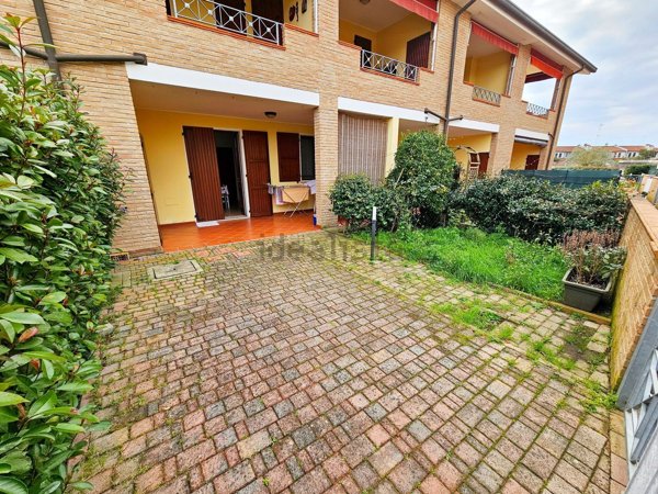 casa indipendente in vendita a Comacchio in zona Lido degli Estensi