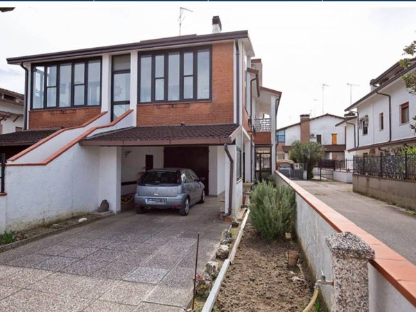 casa indipendente in vendita a Comacchio