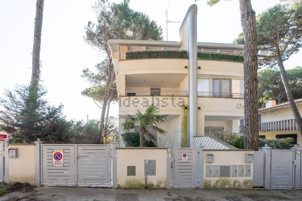 casa indipendente in vendita a Comacchio in zona Lido degli Estensi