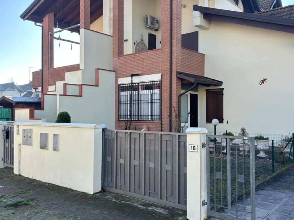 casa indipendente in vendita a Comacchio in zona San Giuseppe