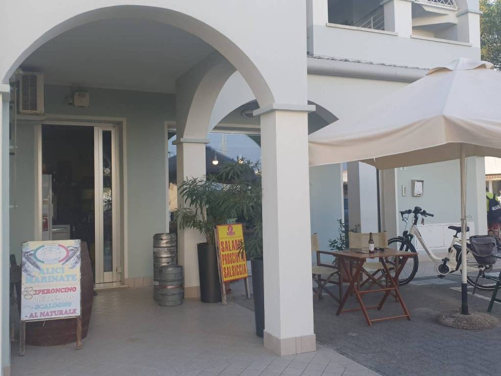 negozio in vendita a Comacchio in zona Porto Garibaldi
