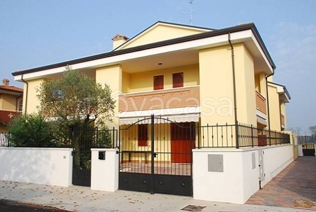 casa indipendente in vendita a Comacchio in zona Lido degli Estensi