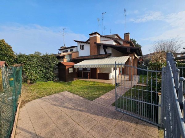 casa indipendente in vendita a Comacchio in zona Lido delle Nazioni