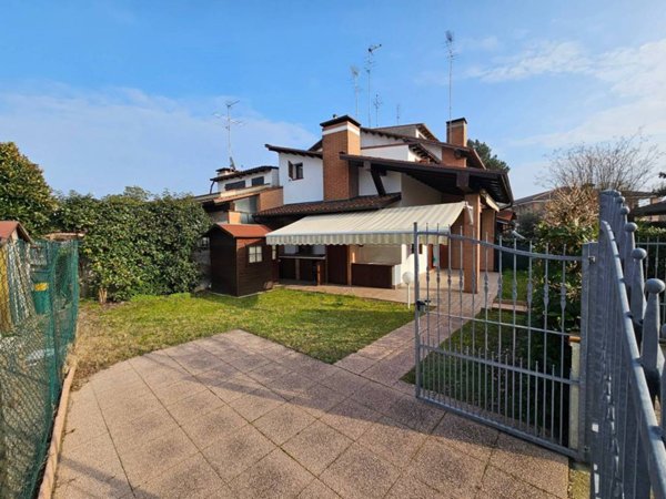 casa indipendente in vendita a Comacchio in zona Lido delle Nazioni