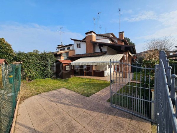 casa indipendente in vendita a Comacchio in zona Lido delle Nazioni