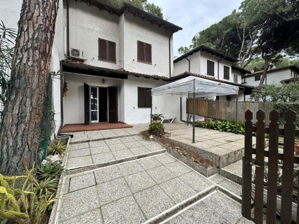 casa indipendente in vendita a Comacchio in zona Lido di Spina