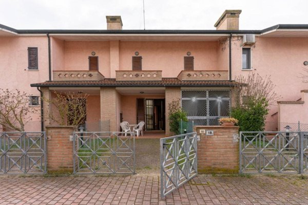casa indipendente in vendita a Comacchio in zona Lido degli Estensi