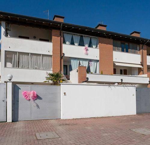 casa indipendente in vendita a Comacchio in zona Lido degli Estensi