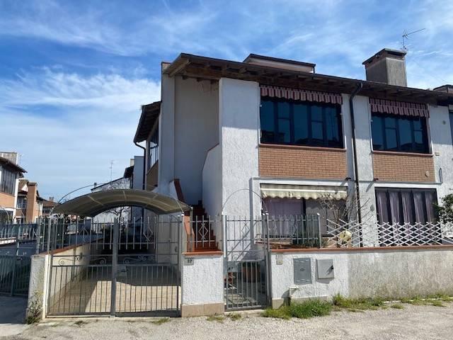 casa indipendente in vendita a Comacchio in zona Lido degli Estensi