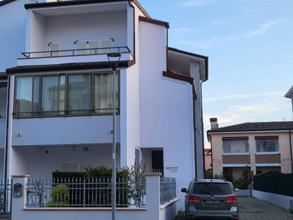 appartamento in vendita a Comacchio in zona Lido di Pomposa