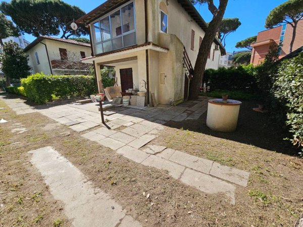 casa indipendente in vendita a Comacchio in zona Lido degli Estensi
