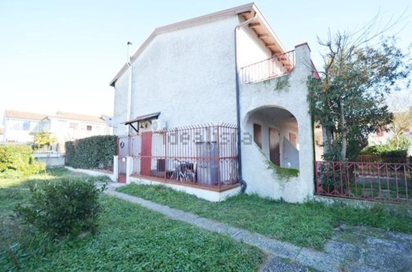 casa indipendente in vendita a Comacchio in zona Lido di Volano